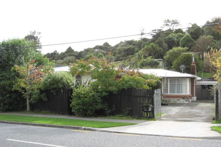 Photo of property in 33 Horoeka Street, Stokes Valley, Lower Hutt, 5019