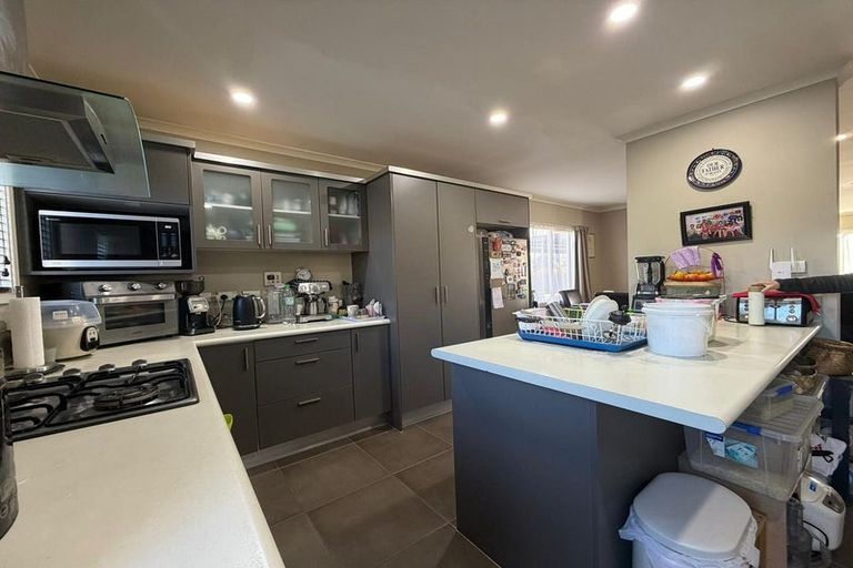 Photo of property in 129 Fernhill Way, Oteha, Auckland, 0632