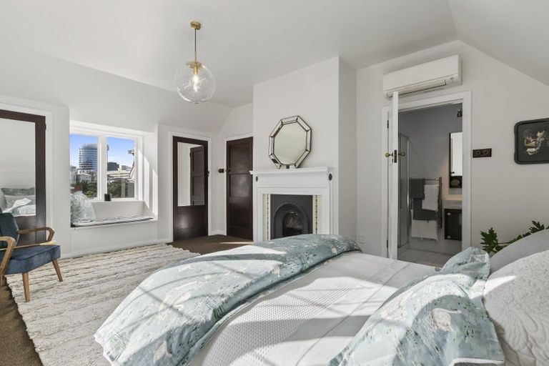 Photo of property in 323 The Terrace, Te Aro, Wellington, 6011