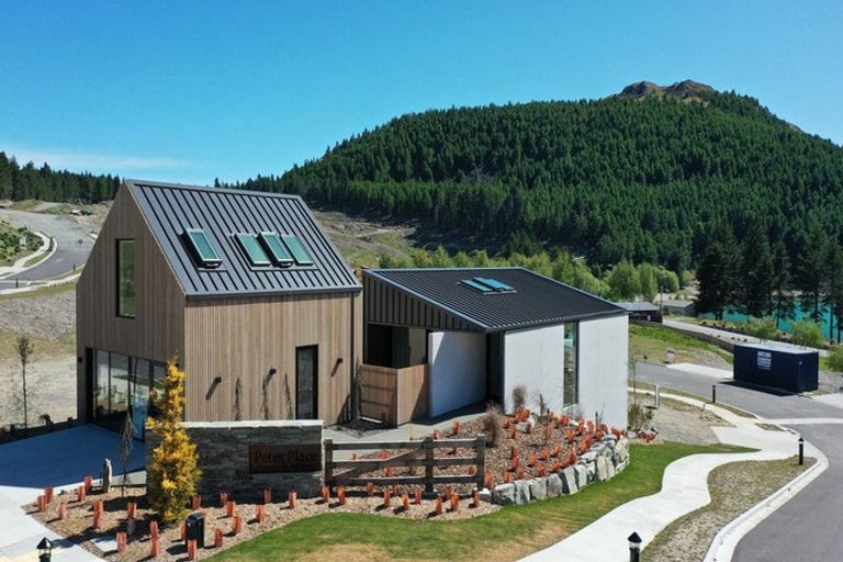 Photo of property in 18 Station Bay Rise, Lake Tekapo, 7999