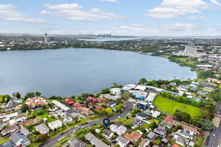 Photo of property in 1/15 Otakau Road, Milford, Auckland, 0620