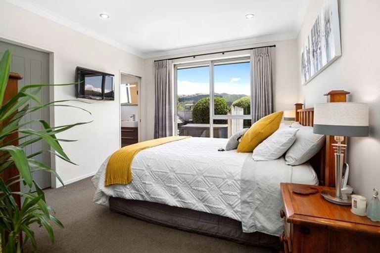 Photo of property in 105 Bing Lucas Drive, Tawa, Wellington, 5028