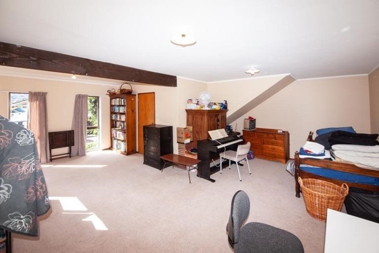 Photo of property in 117 Churton Drive, Churton Park, Wellington, 6037