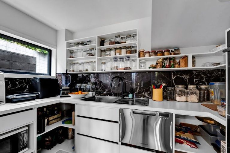 Photo of property in 12a Baring Terrace, Strandon, New Plymouth, 4312