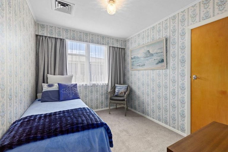 Photo of property in 170 George Street, Stokes Valley, Lower Hutt, 5019