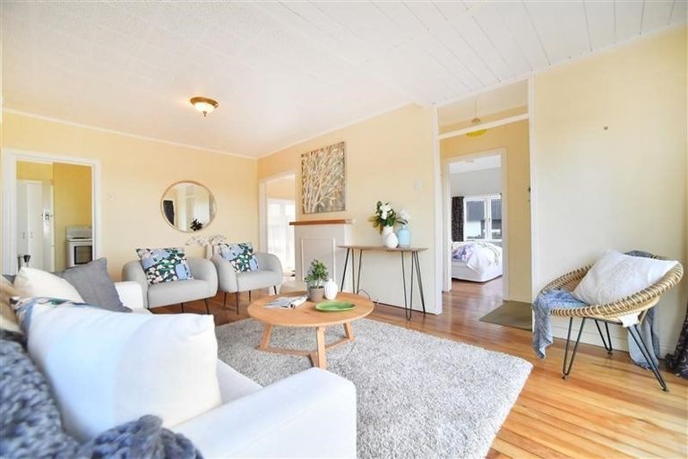 Photo of property in 1/8 Orchard Road, Waiake, Auckland, 0630