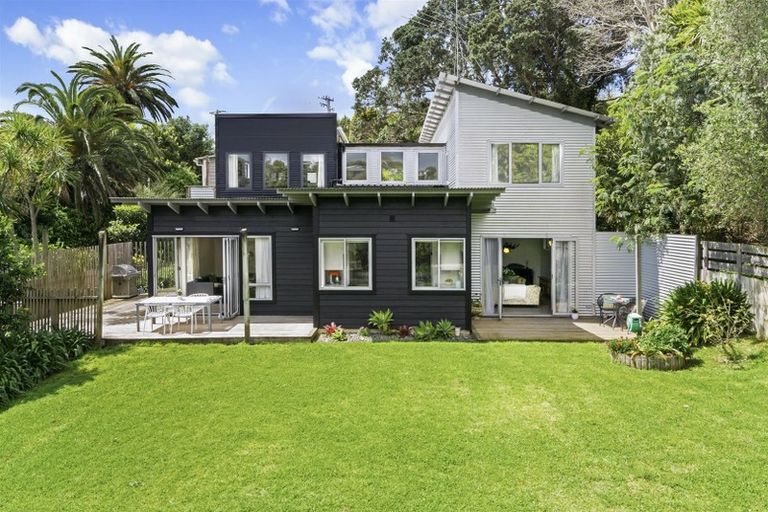 Photo of property in 890 Beach Road, Waiake, Auckland, 0630