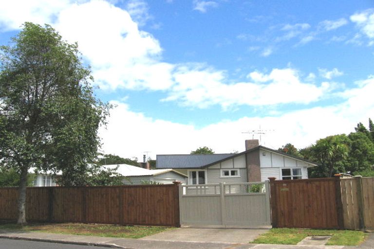 Photo of property in 14 Sylvia Road, Hillcrest, Auckland, 0627