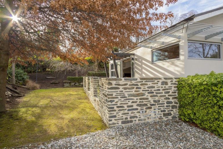 Photo of property in 1 Mcdonnell Road, Arrowtown, 9302