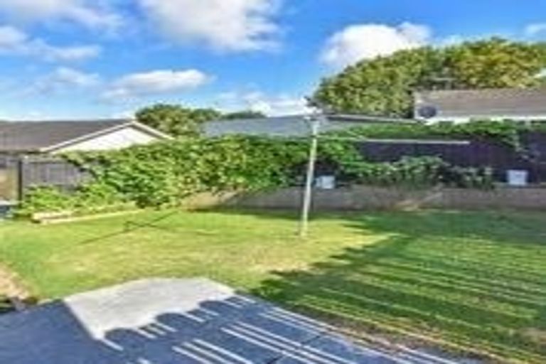 Photo of property in 2/11 Burundi Avenue, Clendon Park, Auckland, 2103