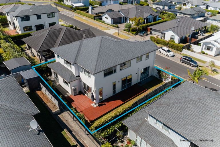 Photo of property in 10 Ian Gordon Lane, Orewa, 0931