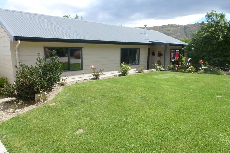 Photo of property in 35 Shields Street, Clyde, 9330