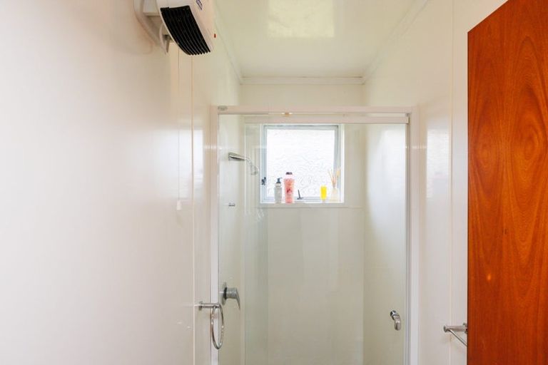 Photo of property in 18 Caulfield Place, Awapuni, Palmerston North, 4412