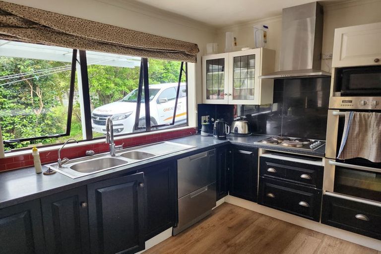 Photo of property in 196 Main Road South, Raumati South, Paraparaumu, 5032