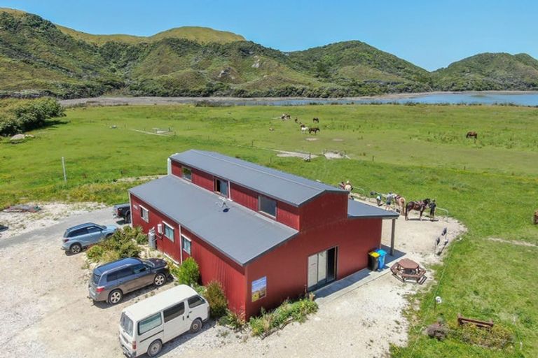 Photo of property in 102 Wharariki Road, Puponga, Collingwood, 7073