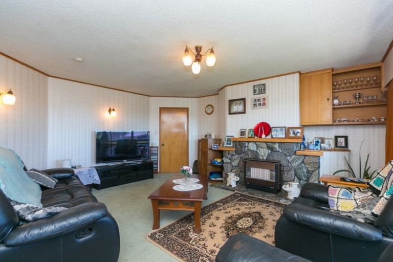 Photo of property in 20 Leon Place, Waitara, 4320