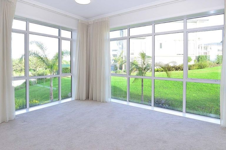 Photo of property in 68 Panorama Heights, Orewa, 0931