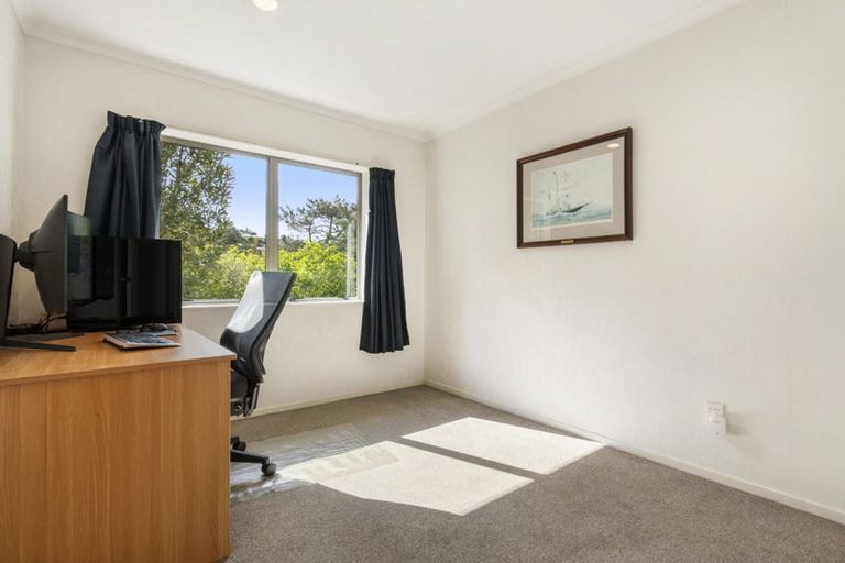 Photo of property in 17 Woodridge Avenue, Northcross, Auckland, 0630