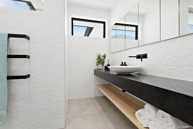 Photo of property in 8 Vazey Way, Hobsonville, Auckland, 0618