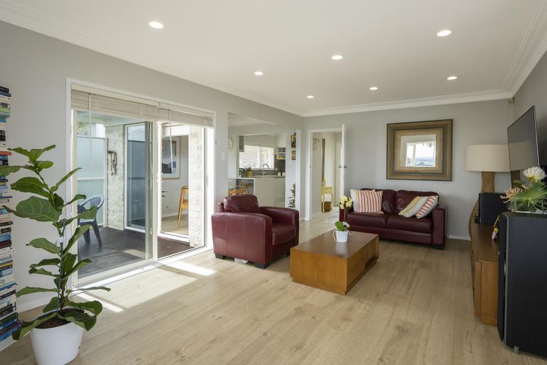 Photo of property in 41 Hadfield Street, Beach Haven, Auckland, 0626