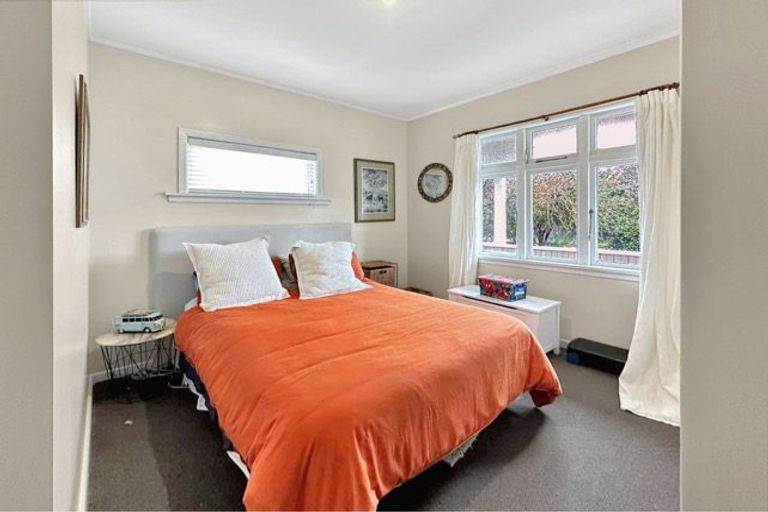 Photo of property in 64a Cologne Street, Martinborough, 5711