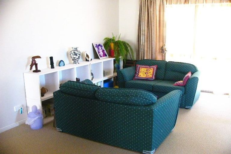Photo of property in 23 Stranraer Crescent, Wattle Downs, Auckland, 2103