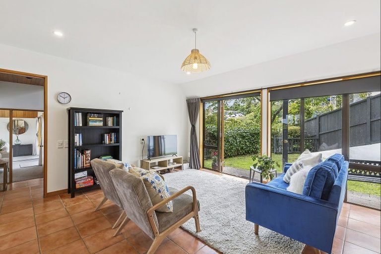 Photo of property in 50 Amapur Drive, Khandallah, Wellington, 6035