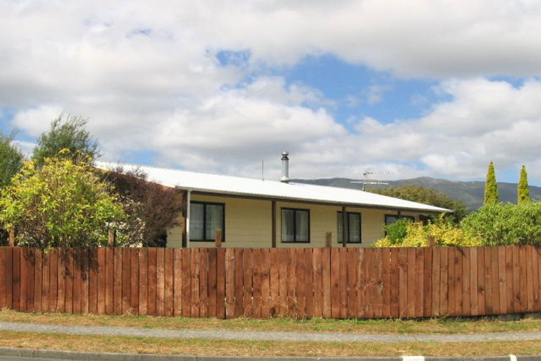 Photo of property in 3 Tulsa Grove, Totara Park, Upper Hutt, 5018