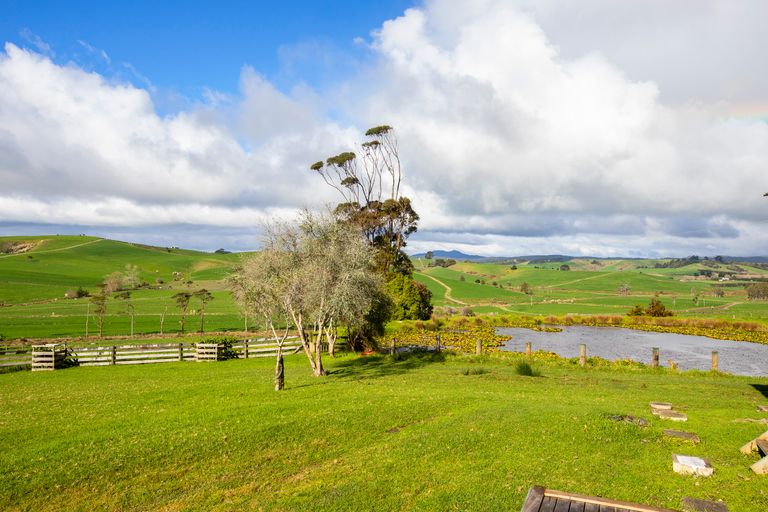 Photo of property in 84 Ocean View Road, Northcote, Auckland, 0627