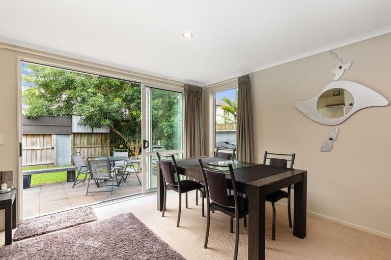 Photo of property in 16 Bruce Pulman Drive, Takanini, 2112