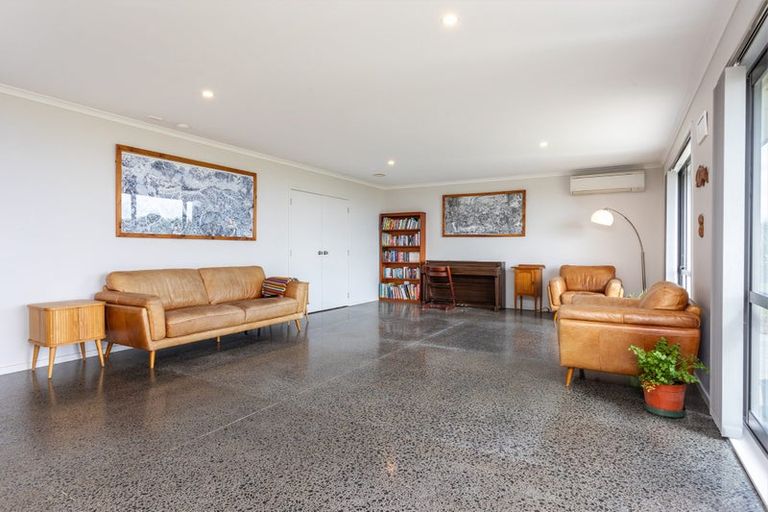 Photo of property in 103 Mcleod Road, South Head, Helensville, 0874