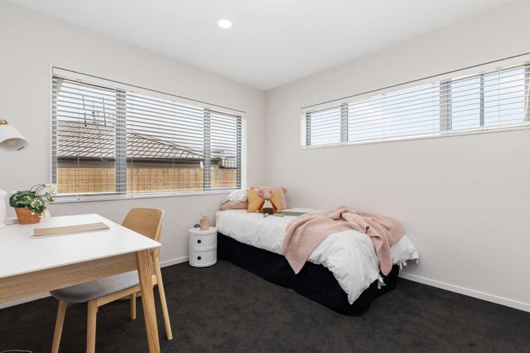 Photo of property in 24 Vinistra Road, Kumeu, 0810
