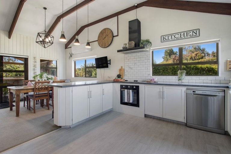 Photo of property in 2 Stokes Road, Tahawai, Katikati, 3170