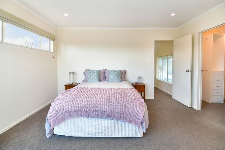 Photo of property in 168 Centreway Road, Orewa, 0931