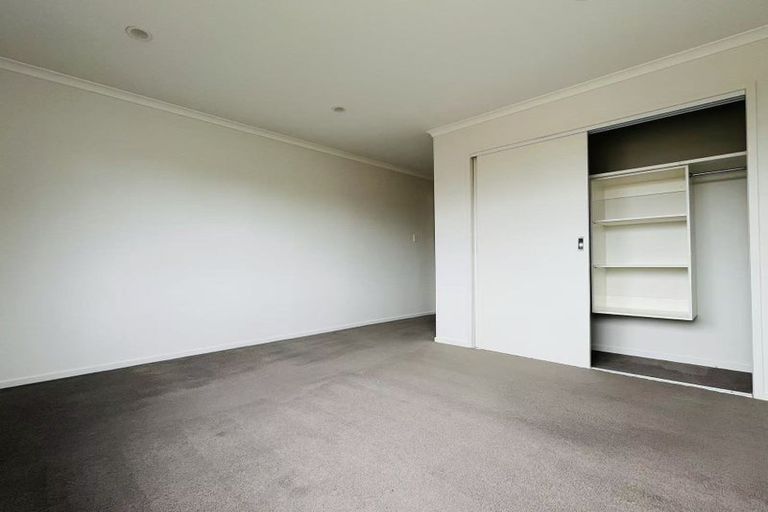 Photo of property in 15 Aronia Way, Goodwood Heights, Auckland, 2105