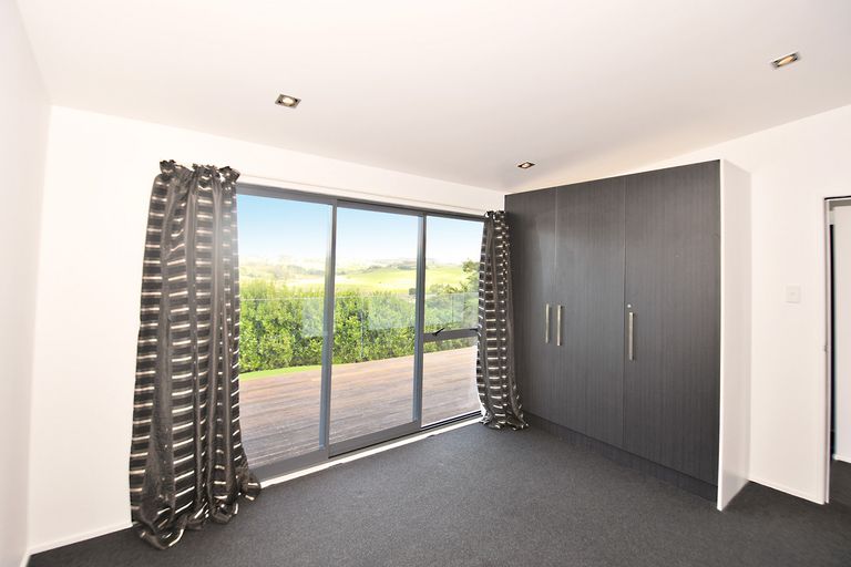 Photo of property in 15 Tamahunga Road, Kaiwaka, 0573