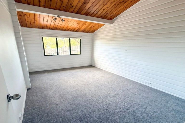 Photo of property in 8 Ngahere Views, Orewa, 0931