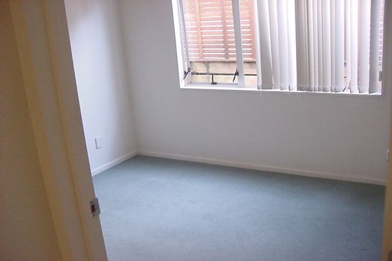 Photo of property in 1/57 Gladstone Road, Northcote, Auckland, 0627