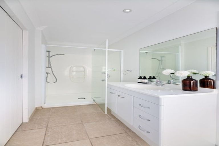 Photo of property in 230b Sturges Road, Henderson, Auckland, 0612