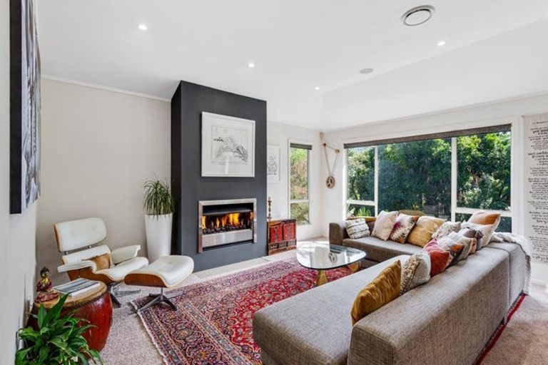 Photo of property in 9 Sandown Road, Rothesay Bay, Auckland, 0630