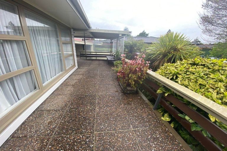 Photo of property in 9 Sturges Road, Henderson, Auckland, 0610