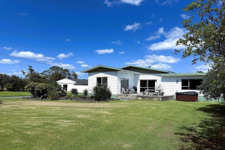 Photo of property in 1034 Pouto Road, Te Kopuru, 0391