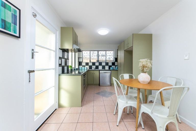 Photo of property in 44 Margate Road, Blockhouse Bay, Auckland, 0600