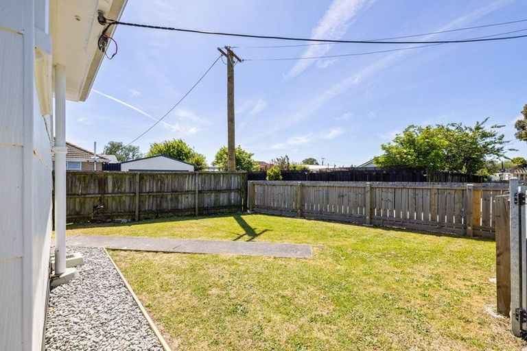 Photo of property in 23 Lambeth Crescent, Northcote, Christchurch, 8052