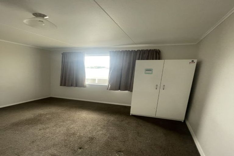 Photo of property in 12 Fitzpatrick Street, Newlands, Wellington, 6037
