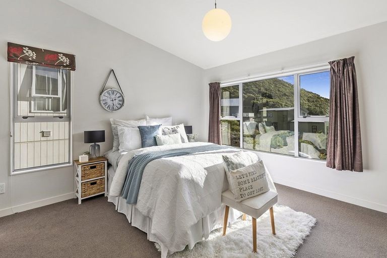 Photo of property in 19 Rarangi Way, Owhiro Bay, Wellington, 6023