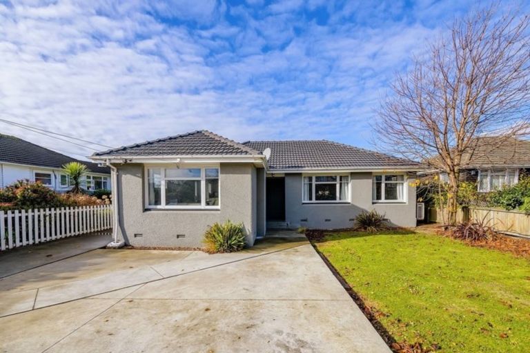 Photo of property in 106 Avonhead Road, Avonhead, Christchurch, 8042