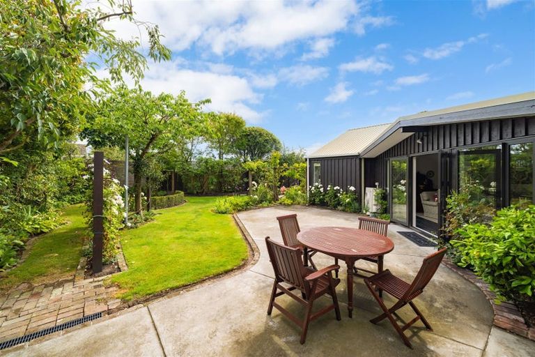 Photo of property in 199a Main North Road, Redwood, Christchurch, 8051