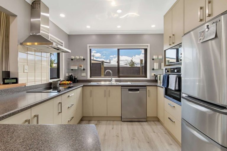 Photo of property in 19a Kawaha Point Road, Fairy Springs, Rotorua, 3015