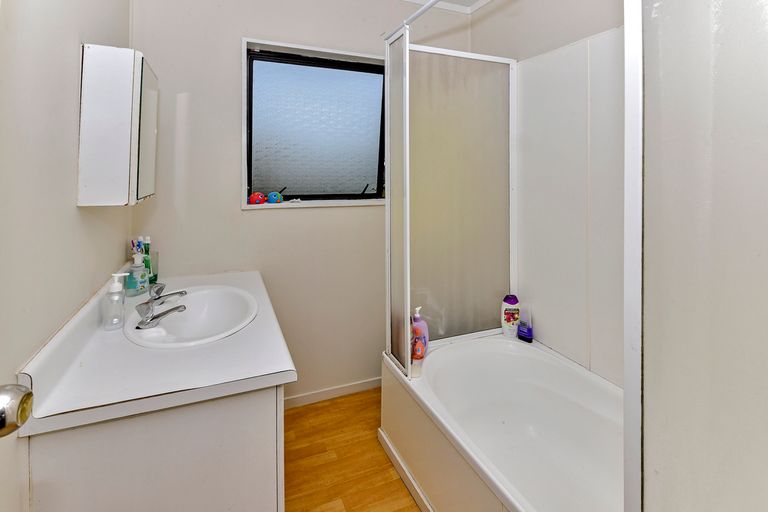 Photo of property in 102c Shifnal Drive, Randwick Park, Auckland, 2105